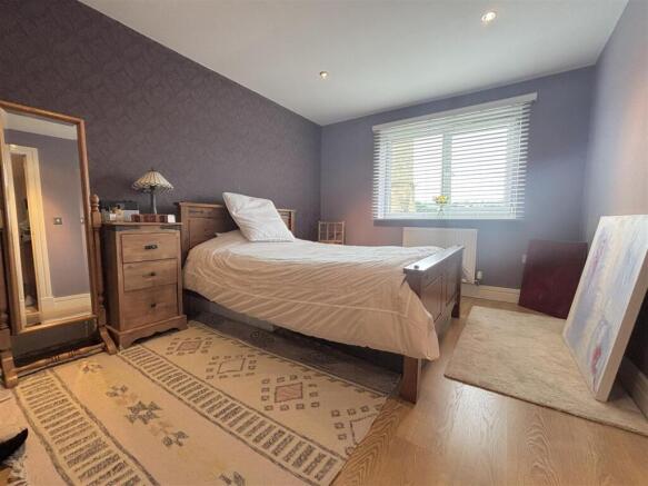 2 bed Apartment for sale Image 4