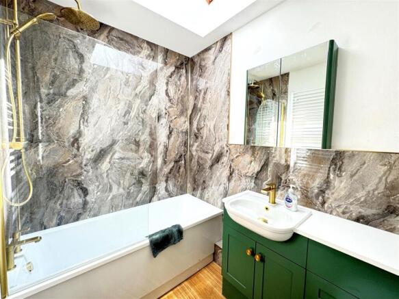 3 bed House to rent Image 11