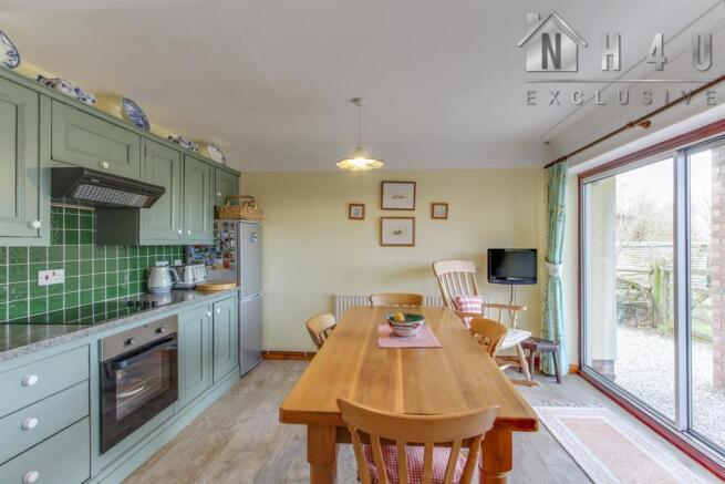 KITCHEN / DINING ROOM: