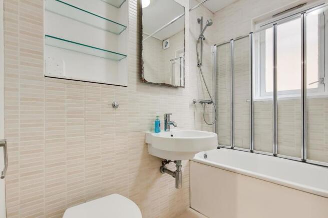 7_Bathroom-0.jpg