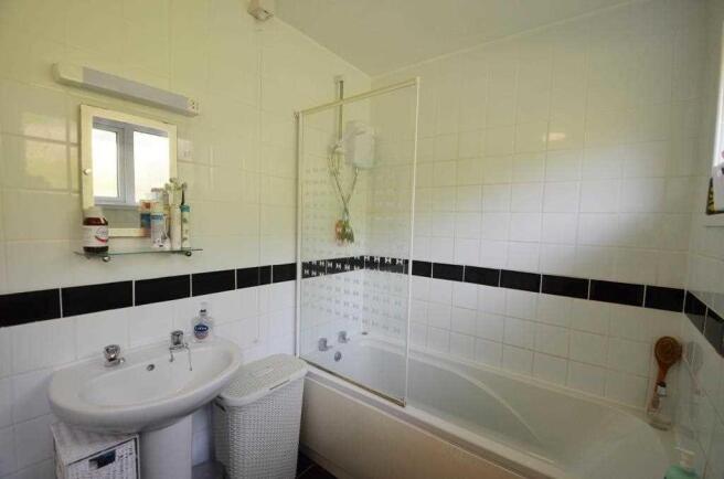 FAMILY BATHROOM