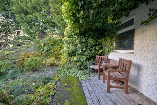GARDEN & GARAGE