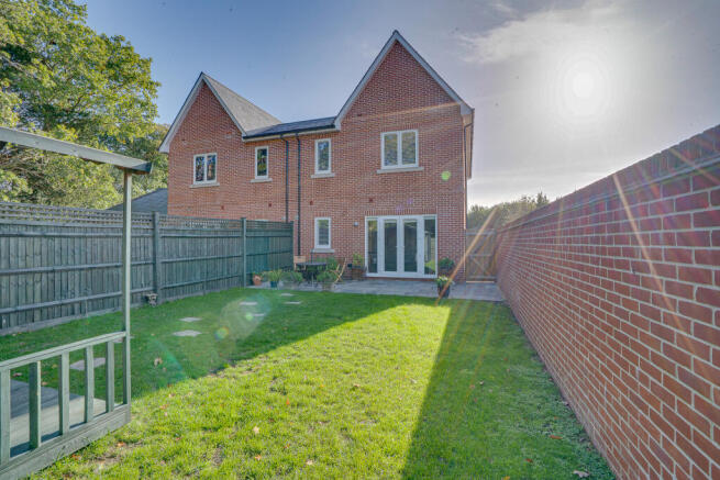 Acorn Grove, Sarisbury Green, Southampton, Hampshire photo 4