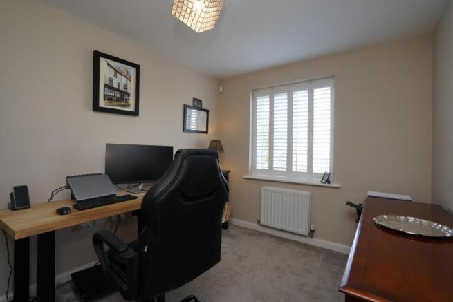5 bed Detached for sale Image 12