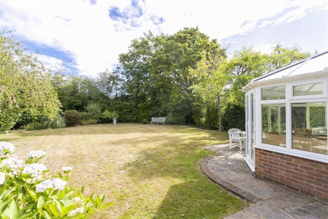 DELIGHTFUL REAR GARDEN