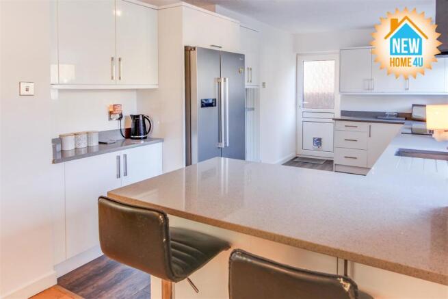 KITCHEN DINER:
