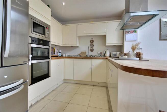 3 bed Semi-Detached for sale Image 5
