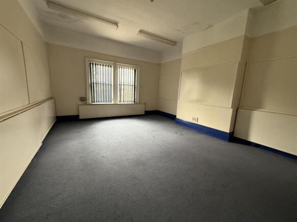 10 bed Block of Apartments for sale Image 9