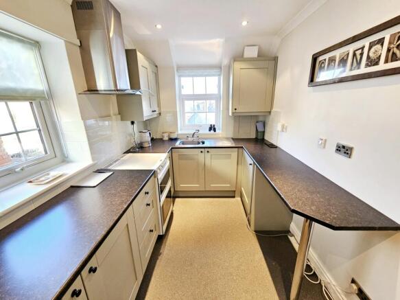 3 bed Flat for sale Image 7