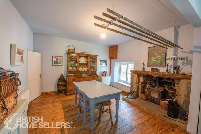 4 bed Semi-Detached for sale Image 4