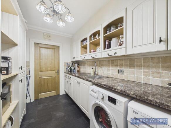 4 bed Semi-Detached for sale Image 12