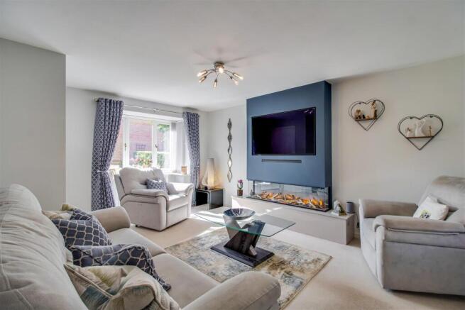 4 bed Detached for sale Image 4