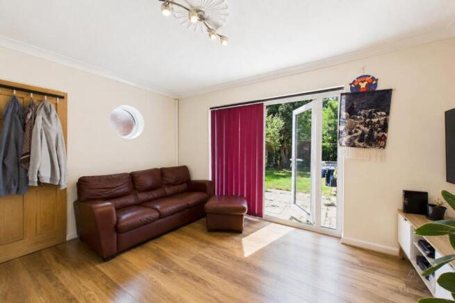 Shelley Close, Burton-on-Trent photo 4