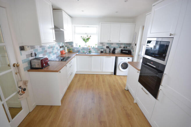 Lower Blandford Road, Broadstone, Dorset, BH18 photo 4