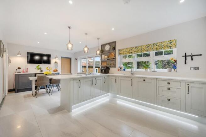 Foxholes Crescent, Calverley, Pudsey, West Yorkshire, LS28 photo 2