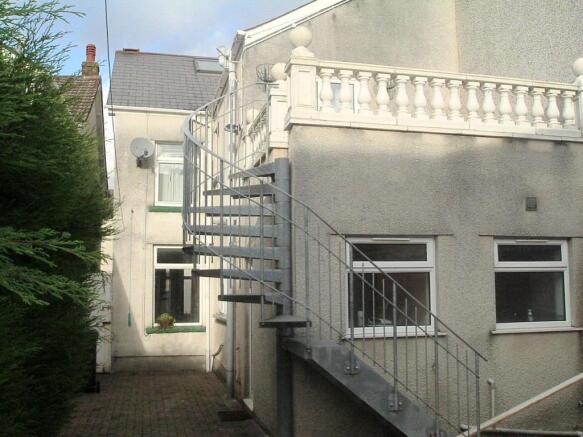 Photo 10