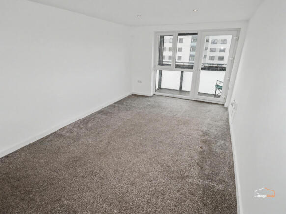 2 bed Apartment to rent Image 4