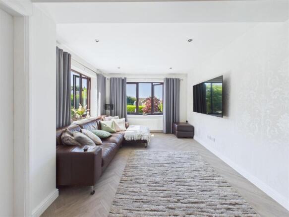 4 bed Detached for sale Image 12