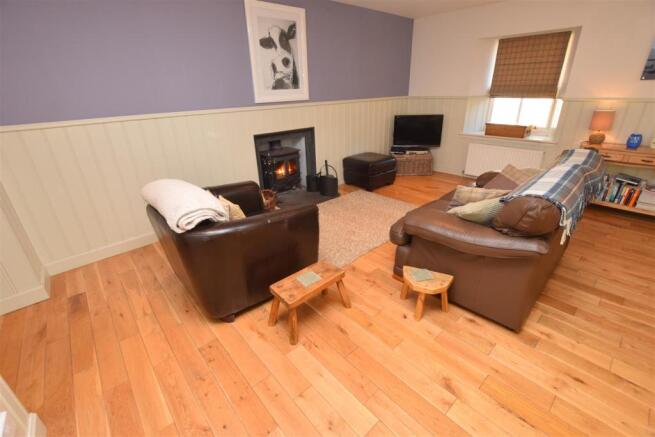 Lounge 1.JPG