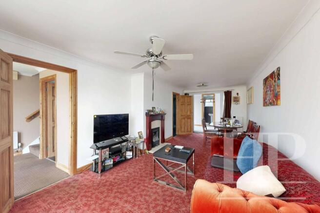 Lounge/dining room