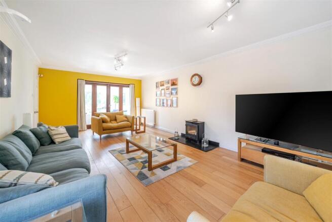 25 Bradden Road, Greens Norton (26).jpg