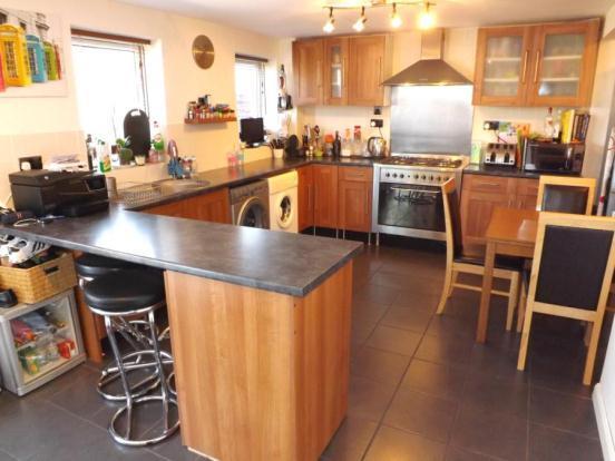 Kitchen/ Dining Room