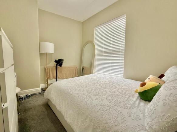 2 bed Terraced to rent Image 7