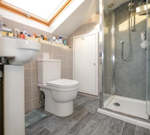EN SUITE SHOWER ROOM