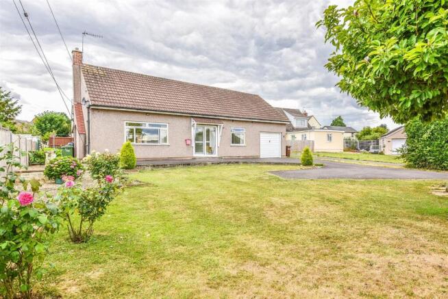 2-bed house on Morris Orchard, Cam, Dursley, £415,000