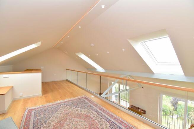 Mezzanine floor 