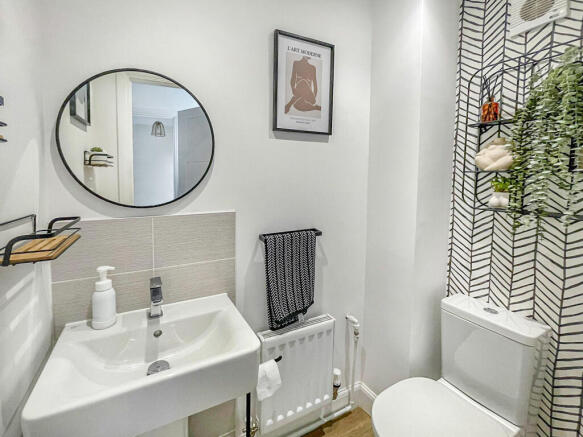 4 bed Semi-Detached for sale Image 8