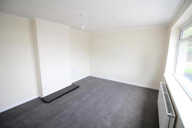 41 Windlestone Rd-Lounge1.JPG