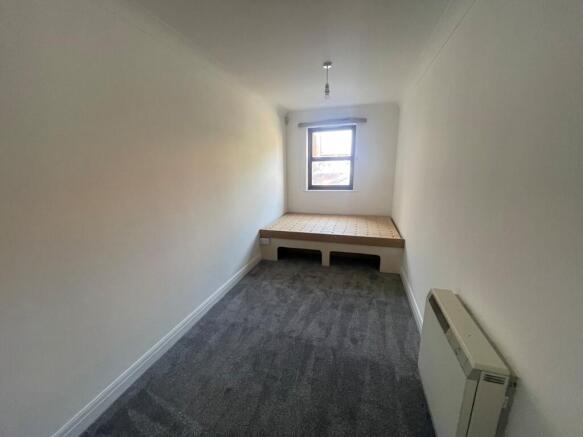 2 bed Flat to rent Image 5