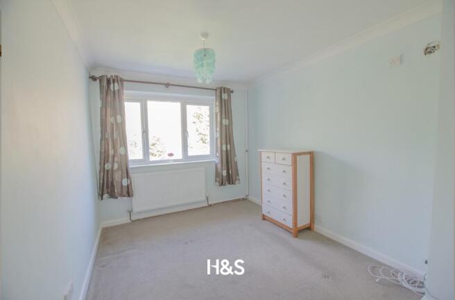 189 nethercote gardens bedroom..jpg