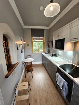 6 bed Detached for sale Image 5