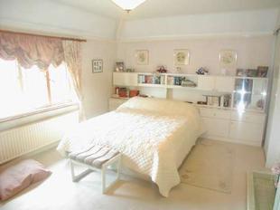 BEDROOM 1: