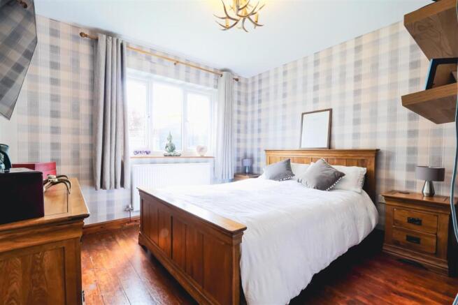 Bedroom 1.jpg