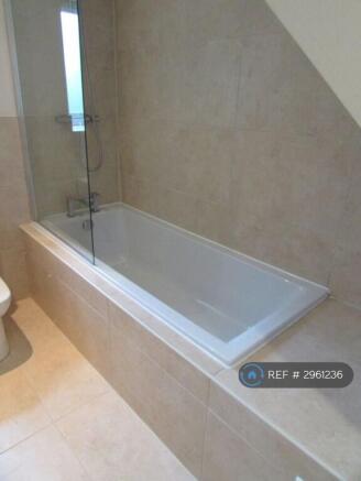 1st Floor Bathroom - Shower/Bath
