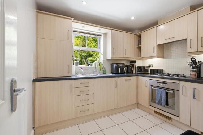 2 bed Flat for sale Image 3