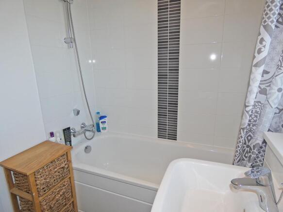 2285bathroom2.jpg