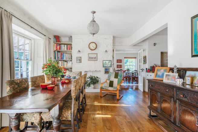 1372752-30-691b6941325f7