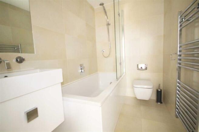 BATHROOM/WC