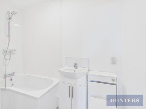 4 bed Flat to rent Image 11