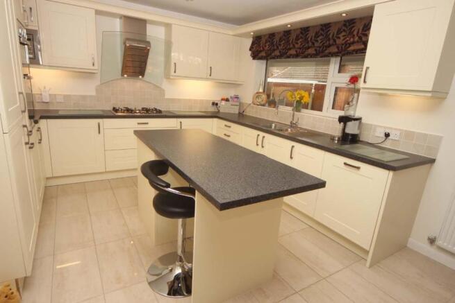 LIVING KITCHEN