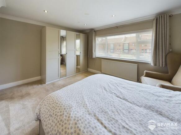 Bedroom 1 (2).jpg