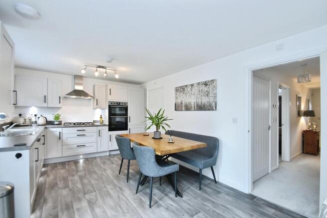 4 bed Detached for sale Image 4
