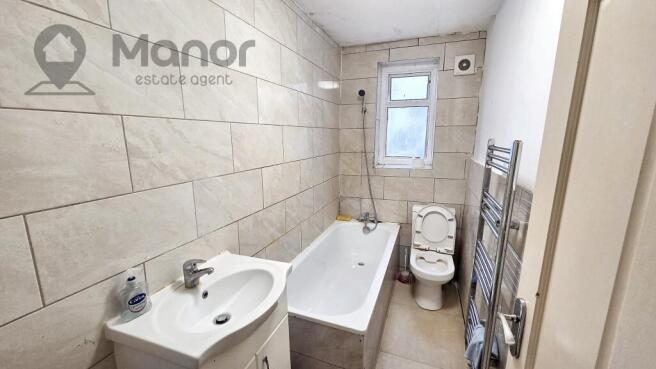 Gainsborough Avenue, Manor Park, E12 6JN photo 4