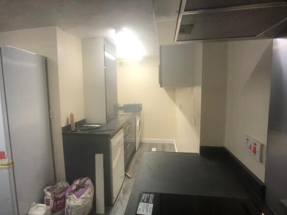5 bed Terraced to rent Image 4