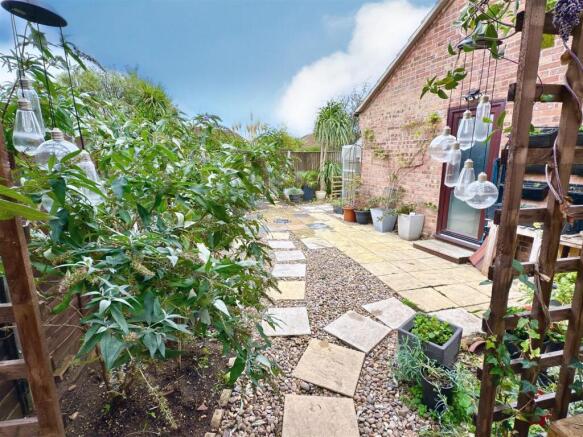 GARDEN.jpg