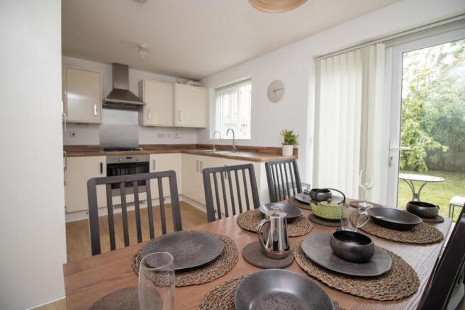 KITCHEN/DINING ROOM